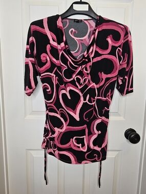 NWOT Nine West Pink Heart Print Top Black Cowl Neck Blouse Size M Short Sleeve